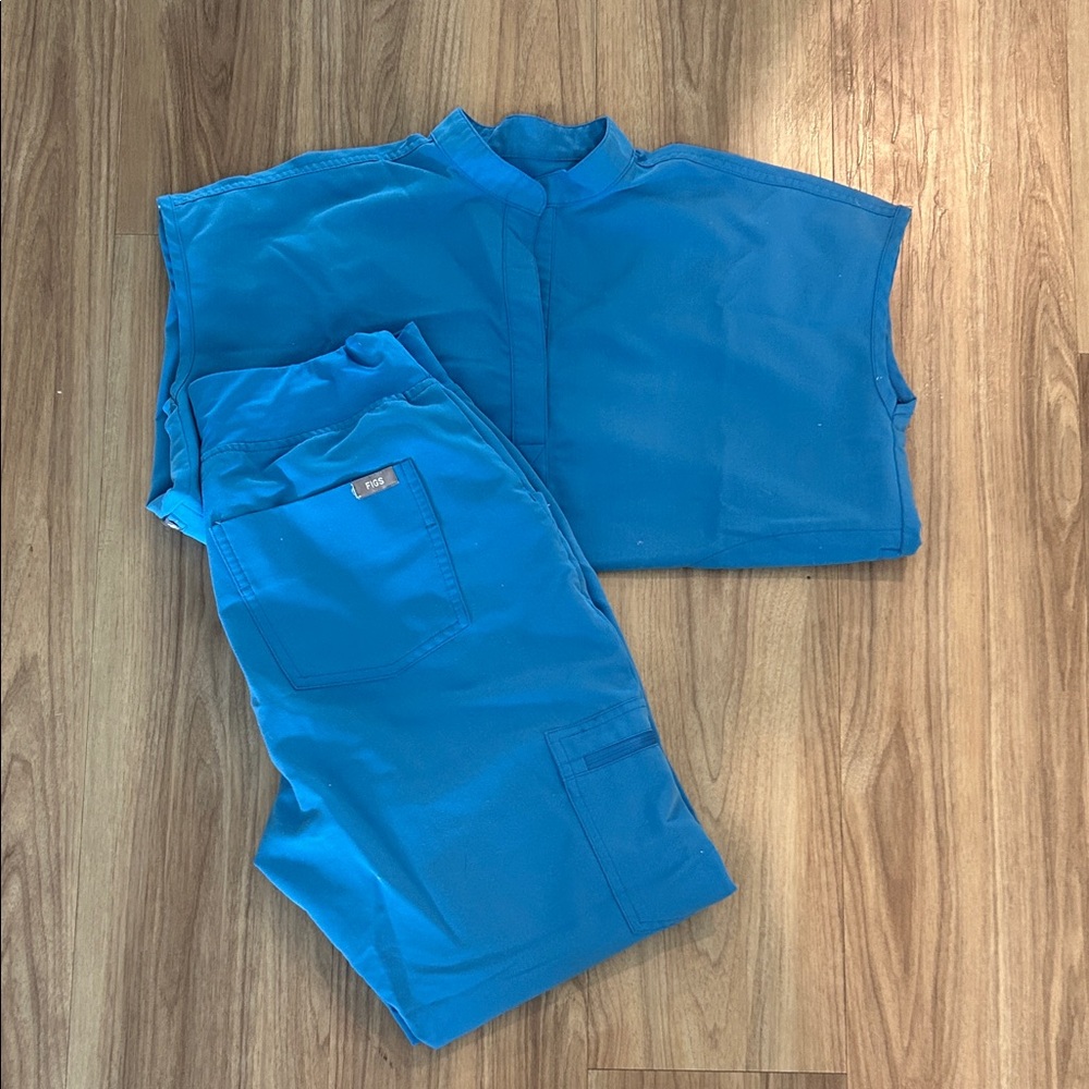 FIGS blue scrub set